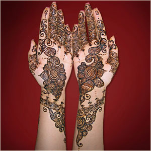 Henna Tattoos Hands on How To Create Mehndi Tattoos   Mehndi Body Art Black Henna Warnings